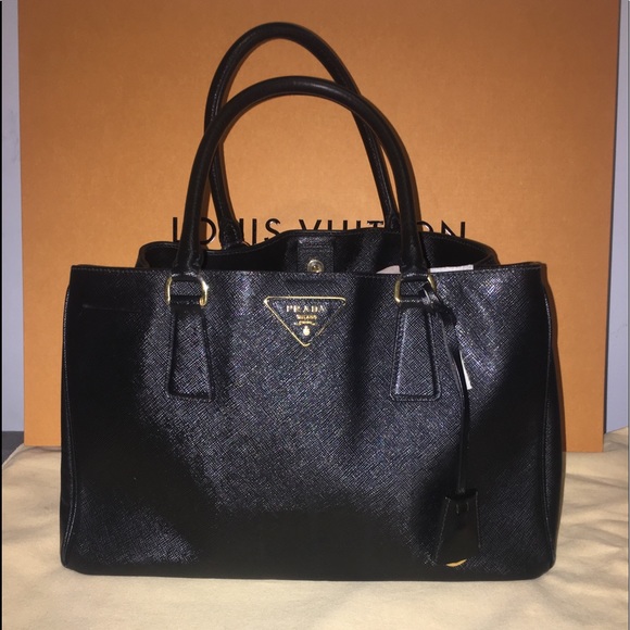 Prada Handbags - 🌺PRADA SAFFIANO BAG🌺